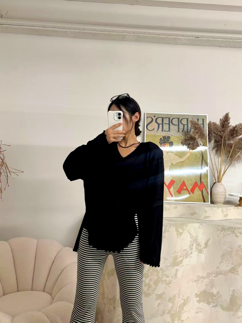 스타일리시한 블랙 여성용 탑, 다양한 상황에 적합한 우아한 디자인