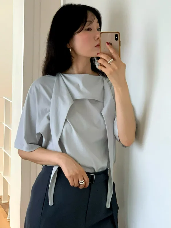 Minimalist Comfortable Women's Top, Perfect for Everyday Wear