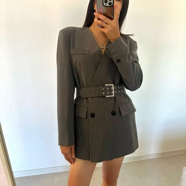 Stylish Striped Women's Blazer - A Must-Have for Elegance