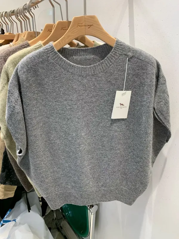 Stylish Gray Knit Sweater - Comfortable and Versatile