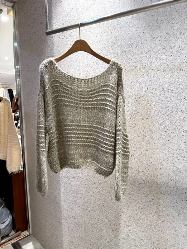 Fashionable Loose Knit Sweater - Comfortable and Versatile