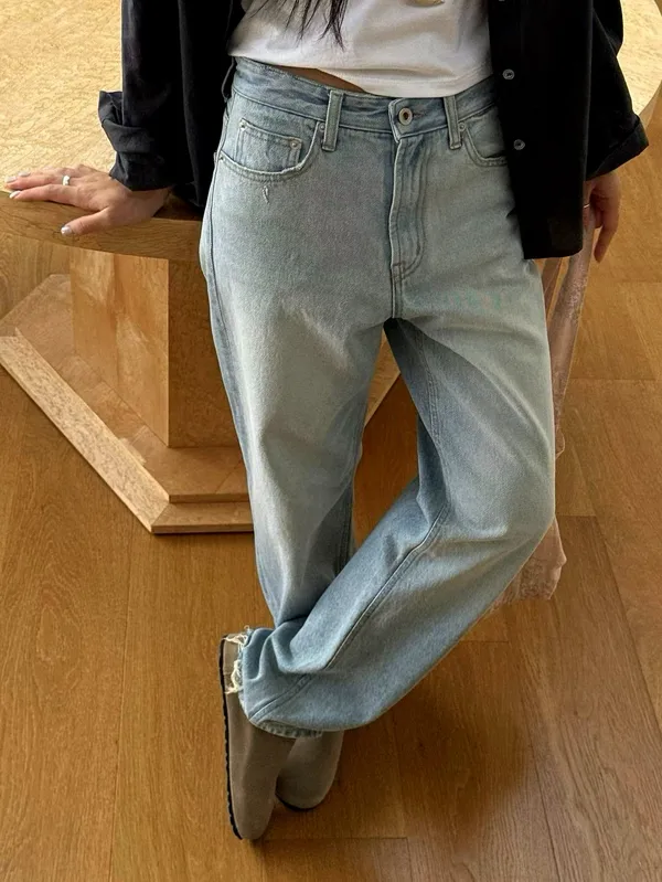 Stylish Loose-Fit Jeans for Ultimate Comfort