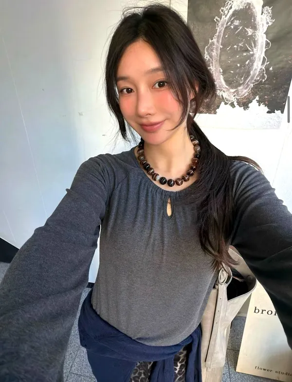 เสื้อผู้หญิงแฟชั่นสบายๆ ดีไซน์คอมนุ่ม