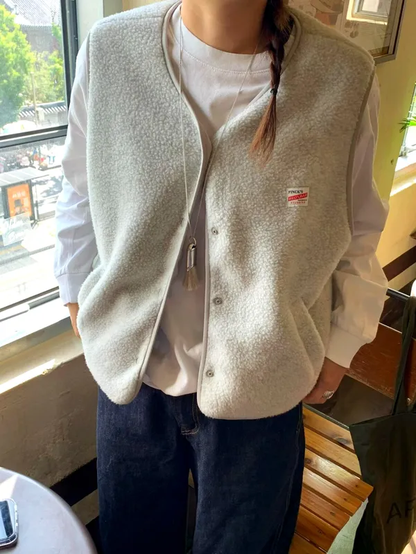 Stylish Women's Vest Jacket, Comfortable and Warm, Versatile Design
