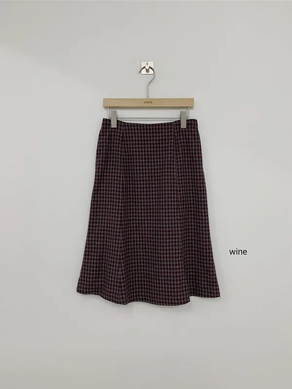 Elegant Burgundy Plaid Skirt to Showcase Feminine Charm