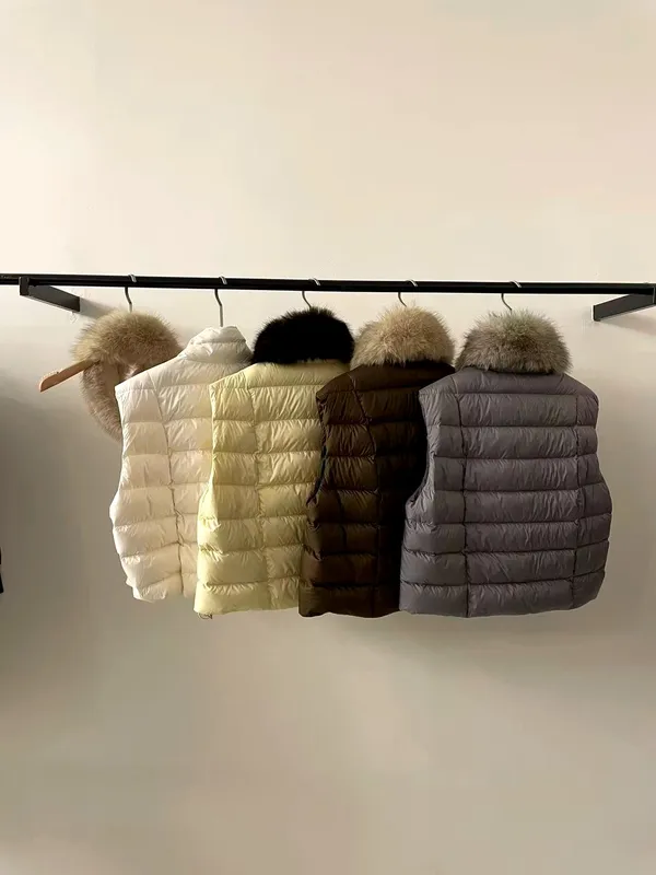Stylish Warm Women's Vest Coat with Elegant Fur Collar Design