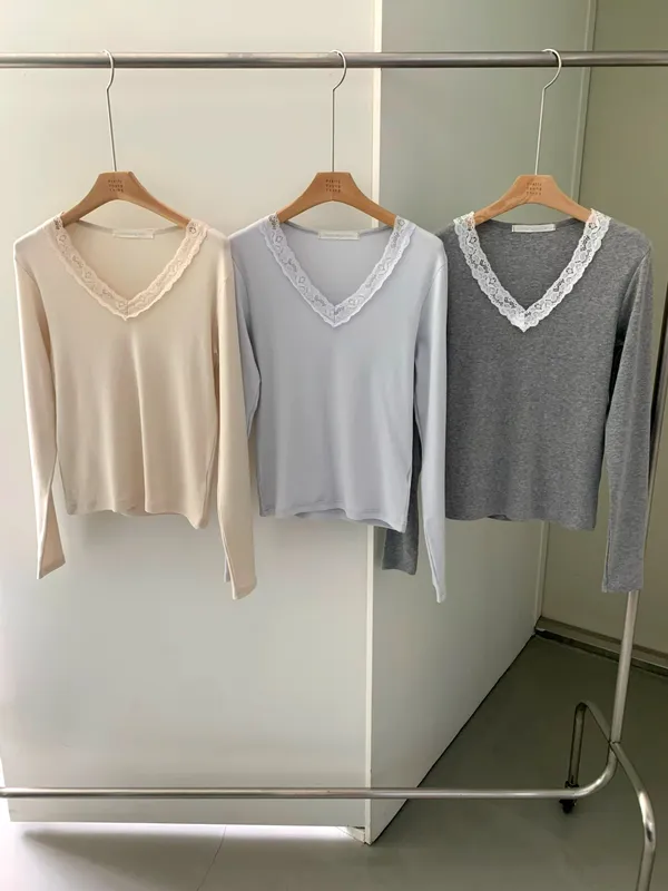 เสื้อยืดแขนยาวคอวีขอบลูกไม้ นุ่มสบาย แฟชั่นเข้ากันได้ทุกชุด