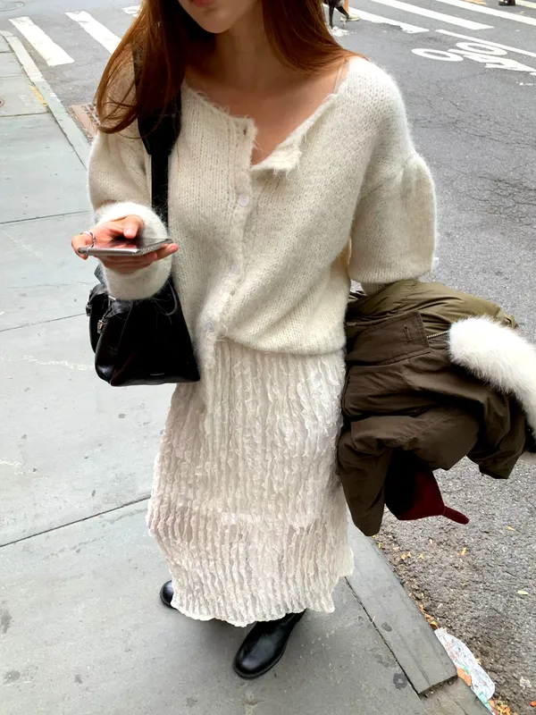 Warm and Cozy Cardigan Sweater, Fashionable and Versatile