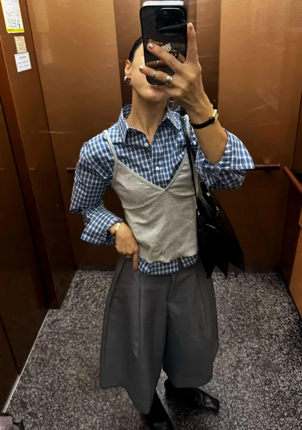 Trendy Gray Cami Top, Effortlessly Matches Various Styles