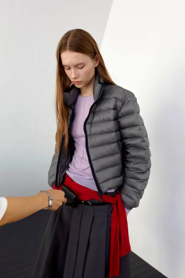 Stylish Lightweight Women's Down Jacket - Warm and Versatile