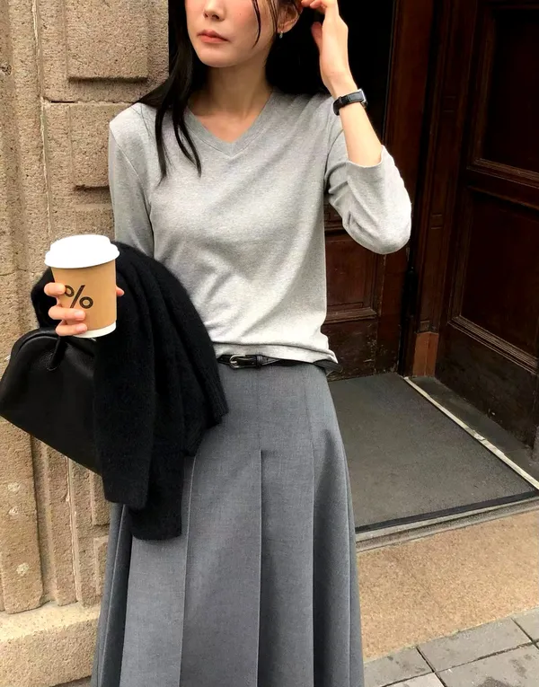 T-Shirt Lengan Panjang V-Leher Gray Minimalis, Selesa dan Versatile