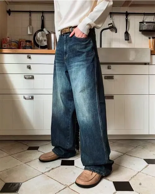 Trendy Loose Fit Men's Jeans for a Comfortable Casual Look