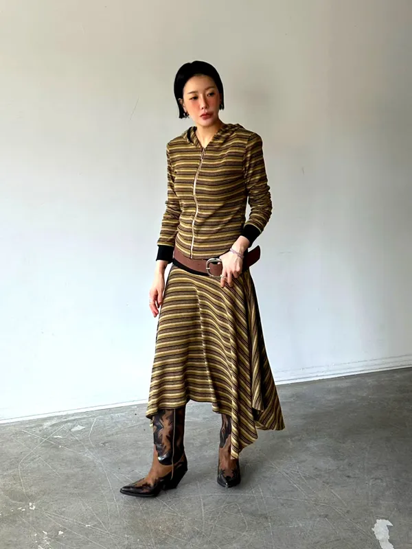 Chic Striped Women's Outfit, The Perfect Blend of Elegance and Personality