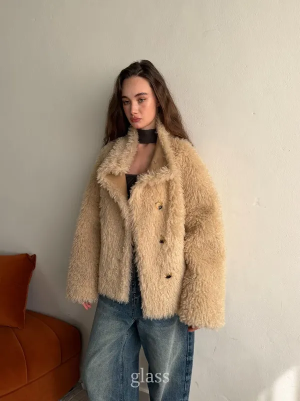 Stylish Women's Fur Coat - Warm and Cozy Outerwear