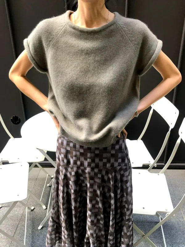 Fashionable and Comfortable Women's Top with Classic Round Neck Design