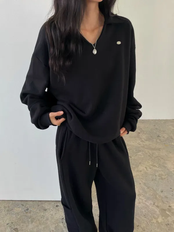 Stylish Minimalist Black T-Shirt - Comfortable and Versatile
