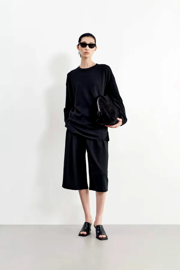Stylish and Minimalist Black Women's Shorts for a Comfortable Casual Look