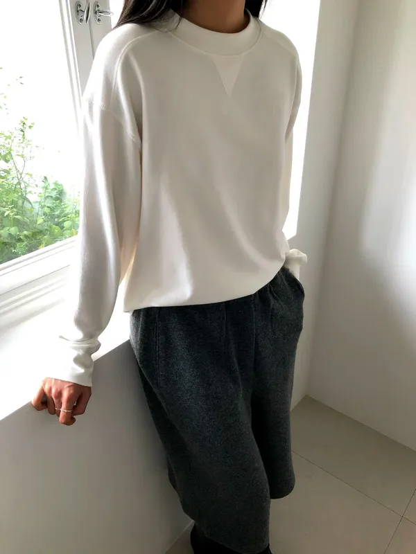 Minimalist Comfortable Women's Top, Soft Fabric, Versatile Style