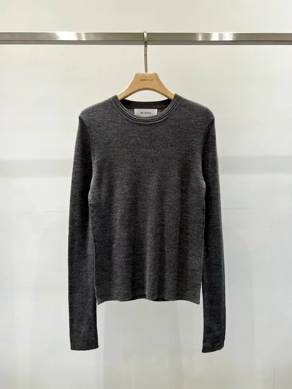 Simple Style Knitted Long Sleeve Top - Comfortable and Versatile