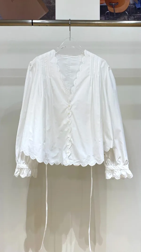 Fresh and Elegant White Women's Top with Lace Trim Design