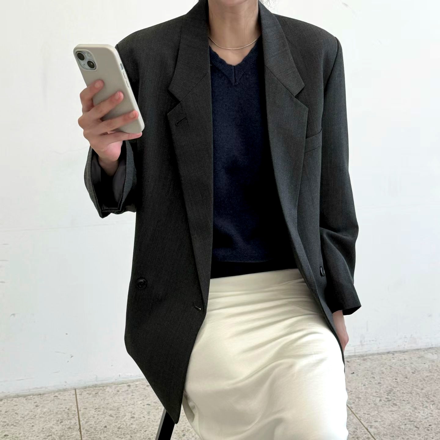 스타일리시 미니멀 여성 자켓, 우아한 매력의 필수 아이템