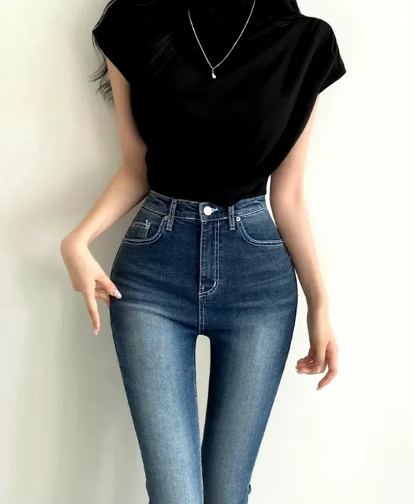 Fashionable High-Waisted Flared Pants to Showcase Elegant Curves 1207 밴딩 ​S.M.L ​25,000