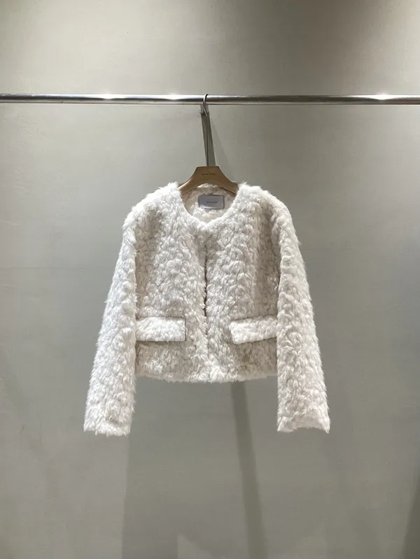 Stylish Plush Coat - Warm and Comfortable
