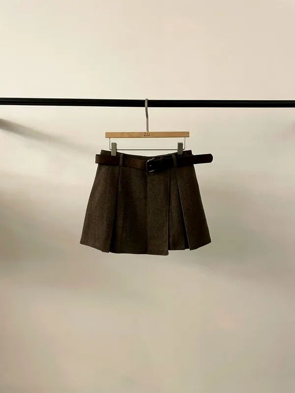 Fashionable High-Waisted Skirt, Elegant Charm, Perfect Match