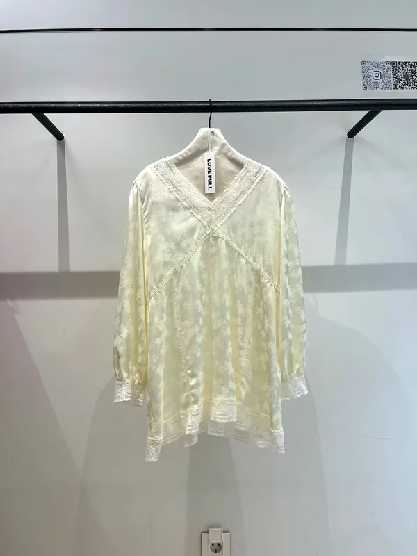 Elegant Floral Embroidered Women's Top - Lightweight and Breathable