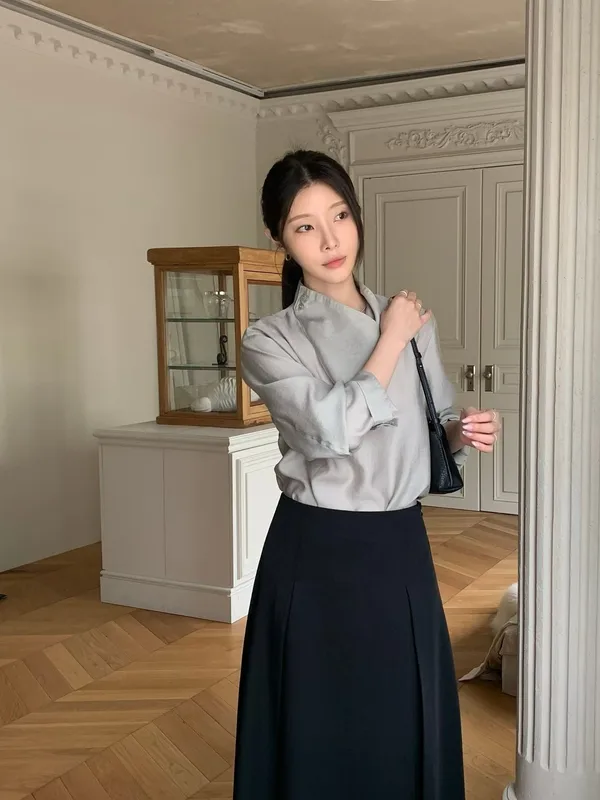 Elegant and Minimalist Women's Top with Comfortable Breathable Design