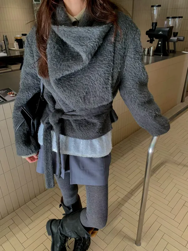 スタイリッシュなプラッシュコート - 暖かく快適、完璧なコーディネート