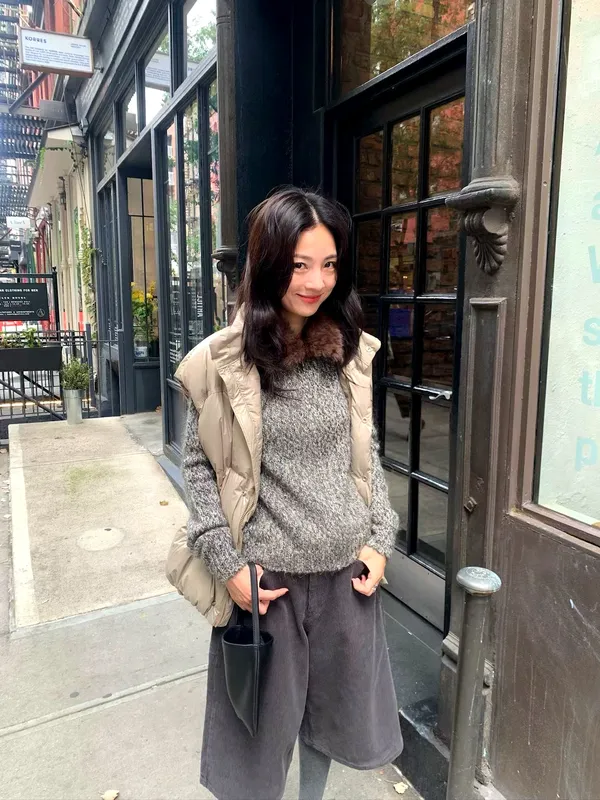 Stylish Women's Top, Lightweight Down Vest for Comfort and Warmth