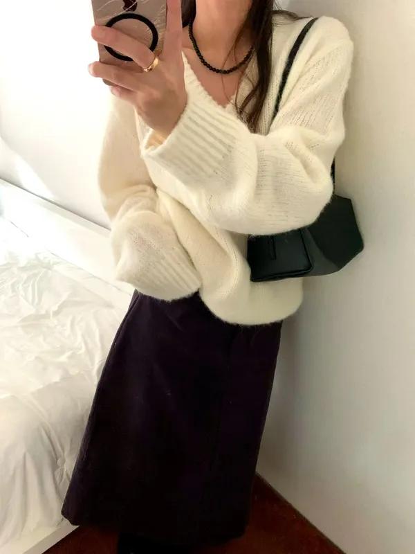 暖かく快適な女性用セーター、スタイリッシュなVネックデザイン