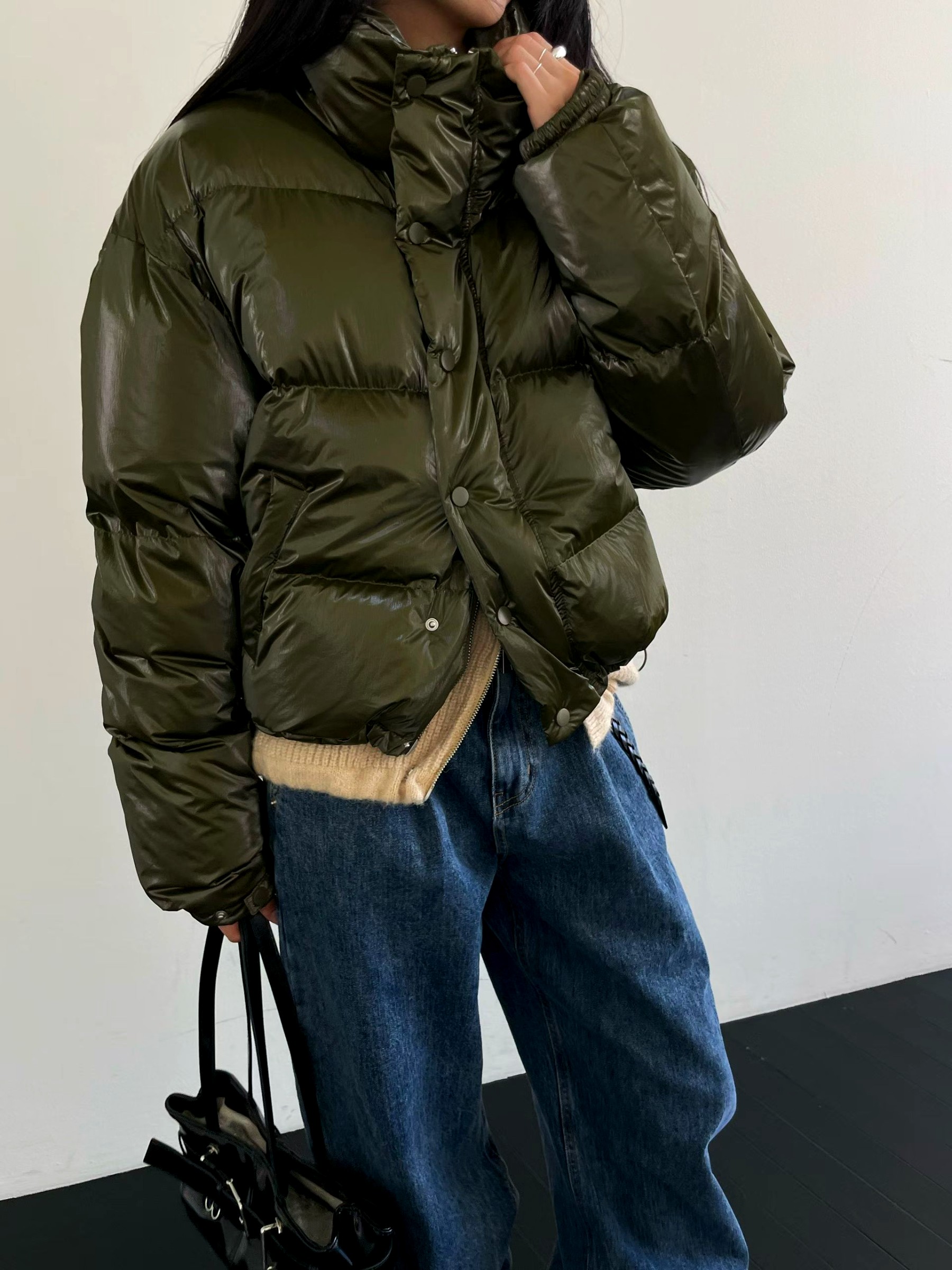 스타일리시한 따뜻한 여성용 다운 재킷, 클래식 그린 디자인