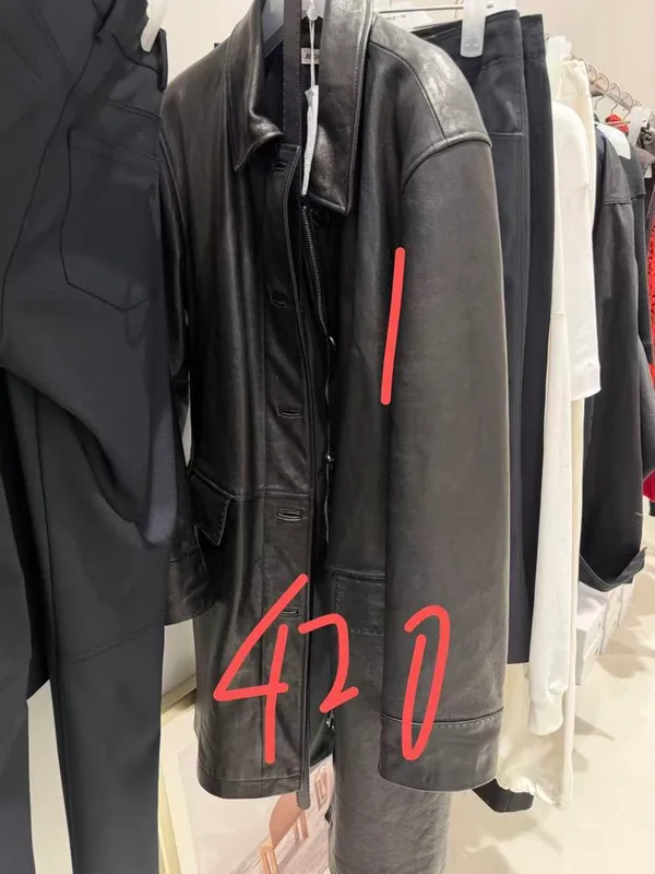Stylish Black Leather Jacket - A Timeless Versatile Choice
