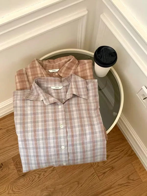 Chic Plaid Women's Top, Effortlessly Matches Various Styles
