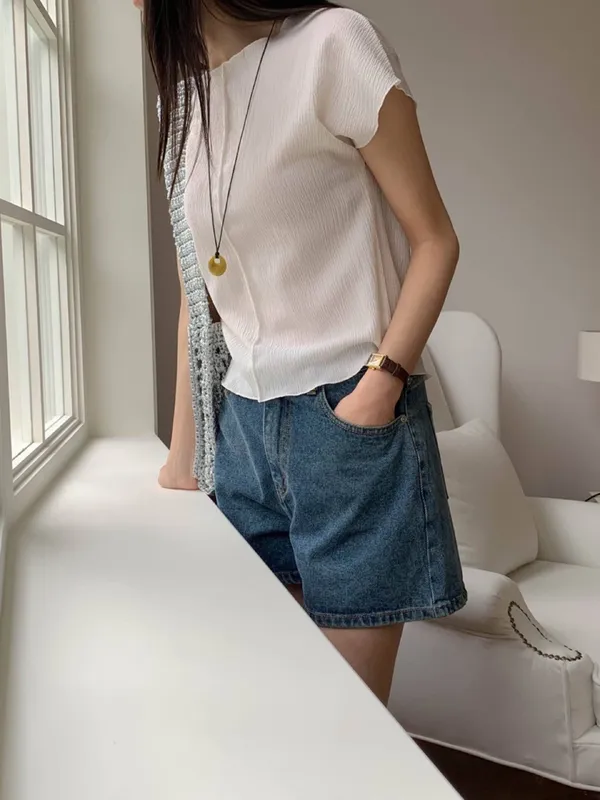 Minimalist Short Sleeve Top, Lightweight and Breathable, Perfect for Summer Outfits