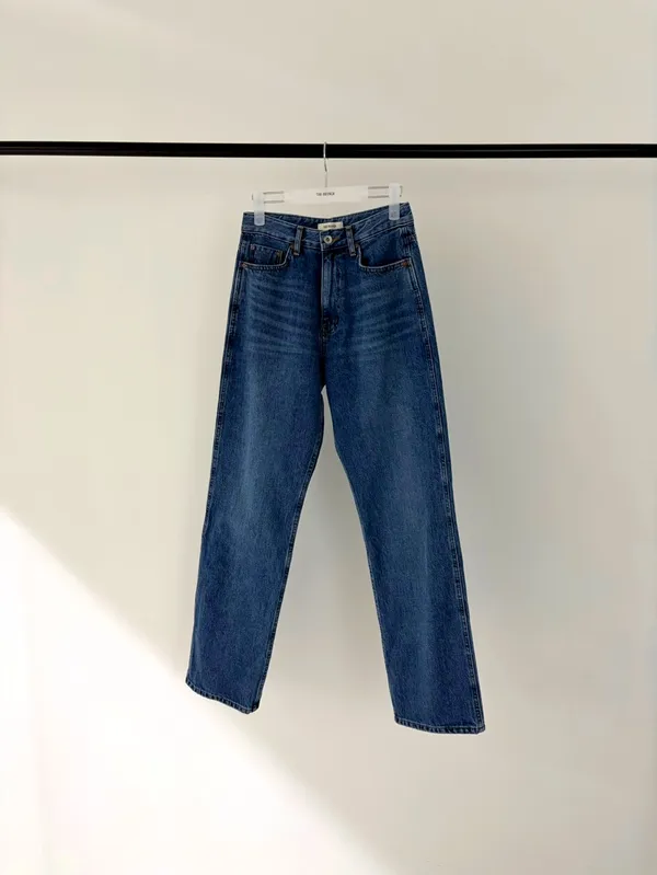 Classic High-Waisted Jeans, Fashionable and Versatile