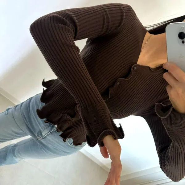Elegant Wavy Edge Knit Top - Comfortable and Stylish