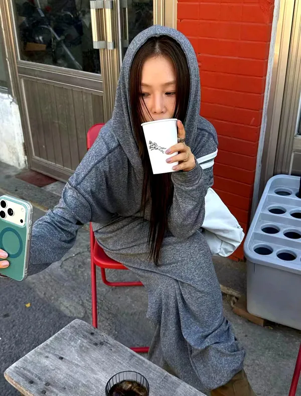 時尚休閒女裝上衣，舒適衛衣風格