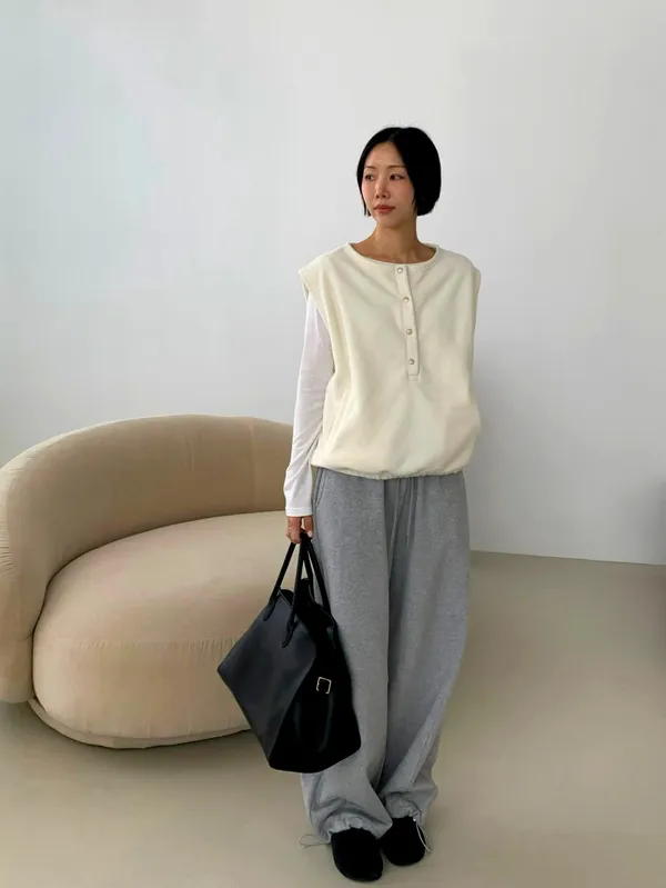 Minimalist Comfortable Women's Top, Perfect for Casual Outfits