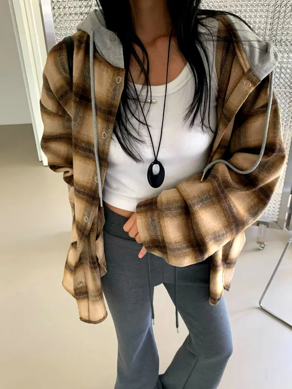 Stylish Plaid Women's Jacket - Comfortable and Versatile