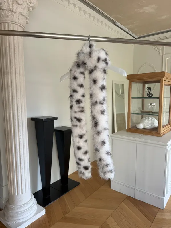 Trendy Leopard Print Plush Scarf - Warm and Eye-Catching