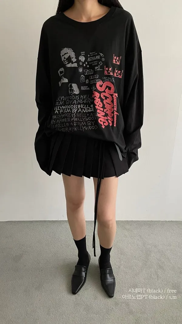 Trendy Loose Black Top with Unique Print