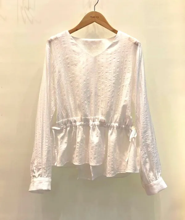 Lightweight and Breathable Women's Top, Elegant Casual Style