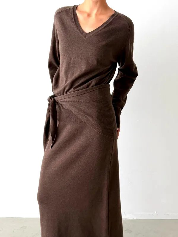 Elegant and Minimalist V-Neck Women's Top, Comfortable and Stylish