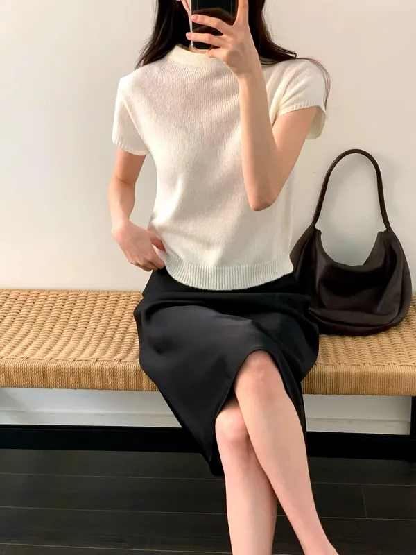 簡約優雅短袖T恤，舒適透氣，完美搭配