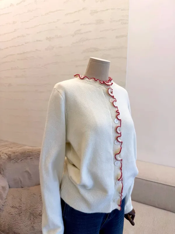 Elegant Knitted Sweater with Lace Trim - Warm and Comfortable