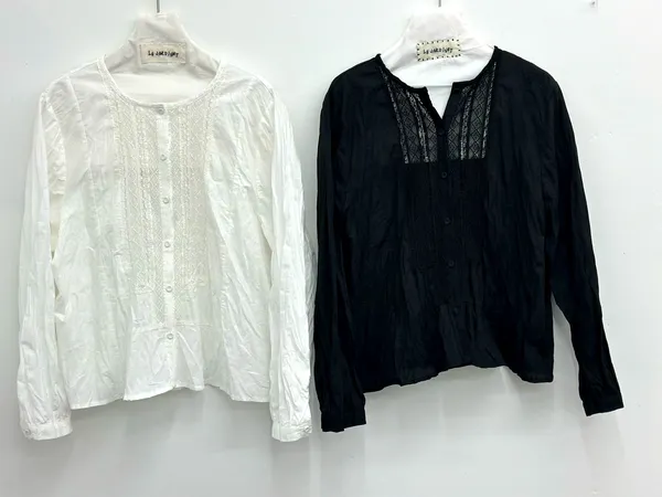 Elegant lace splicing women's T-shirt, fresh and versatile.