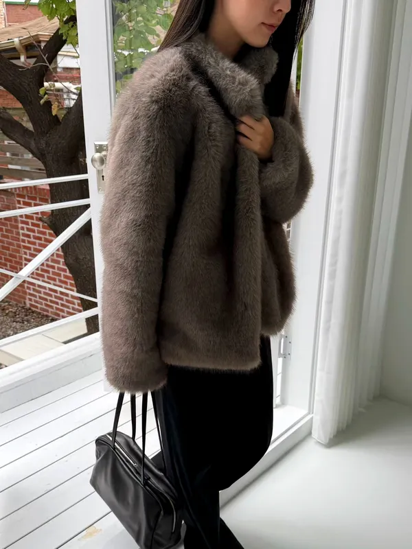 Stylish Women's Jacket, Soft Plush Design for Warmth and Comfort